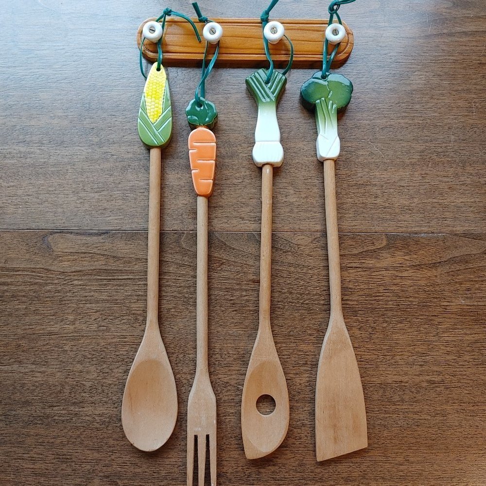 VINTAGE Wall Hanging Wooden Spoon Lot Vegetables Carrot Leek Green Onion Corn